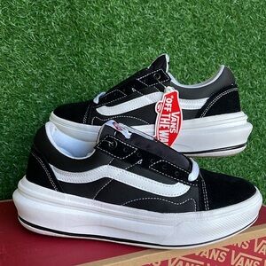 Vans WMNS Oid Skool Over
Black/White
VN0A7Q5EBA2
Sneakers Platforms
